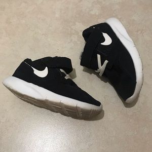 Nike - Toddler Size 6c Tanjun sneakers